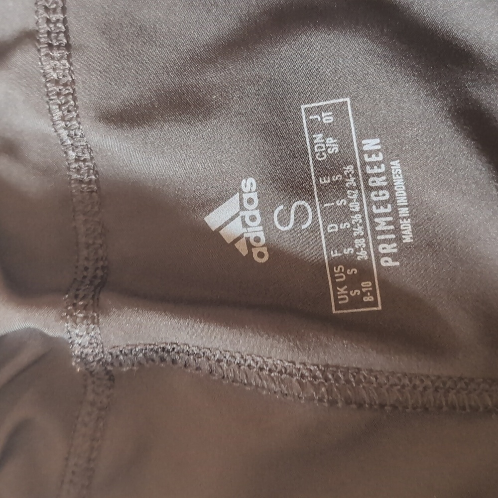 Great pair of Adidas shorts! Classic! Small - Picture 2 of 3